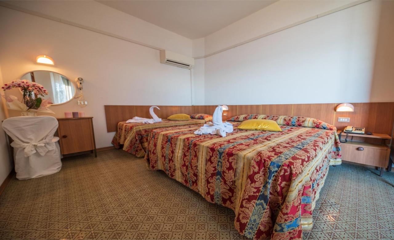 Hotel Majestic Белларія-Іджеа-Марина Екстер'єр фото