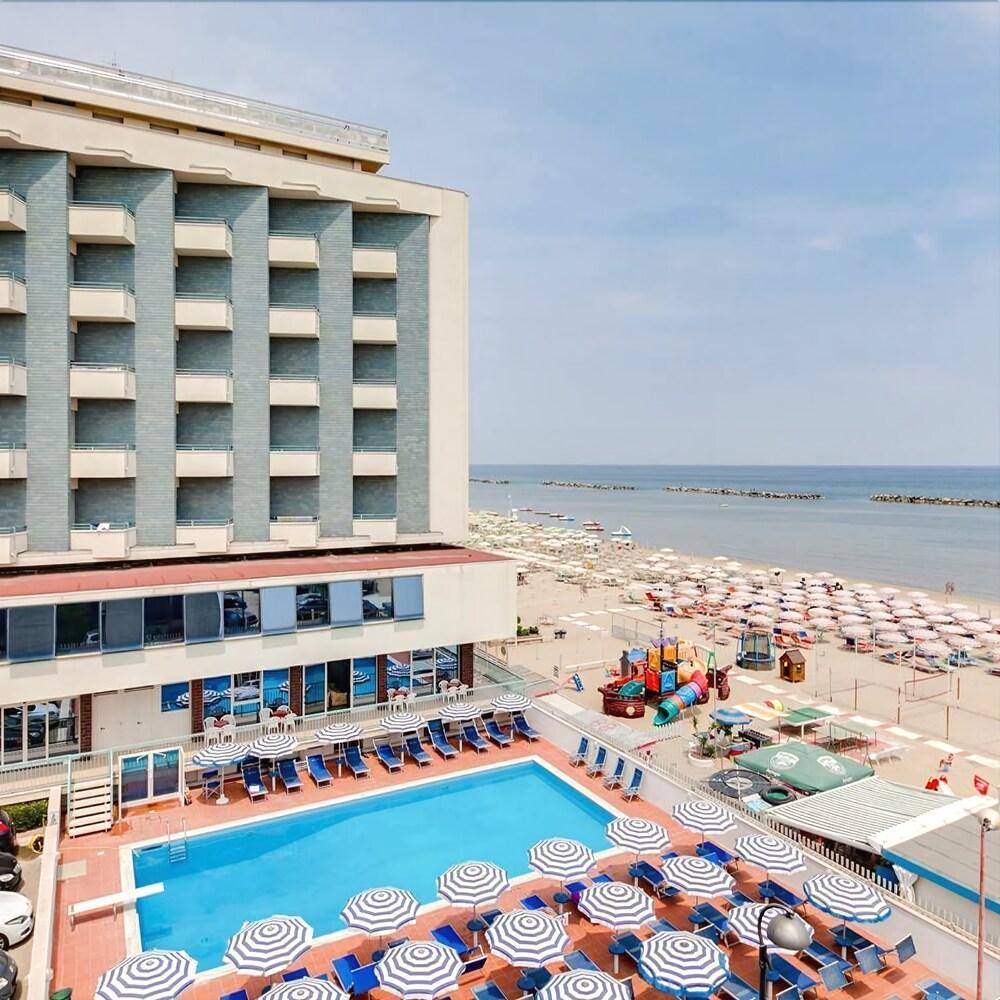Hotel Majestic Белларія-Іджеа-Марина Екстер'єр фото